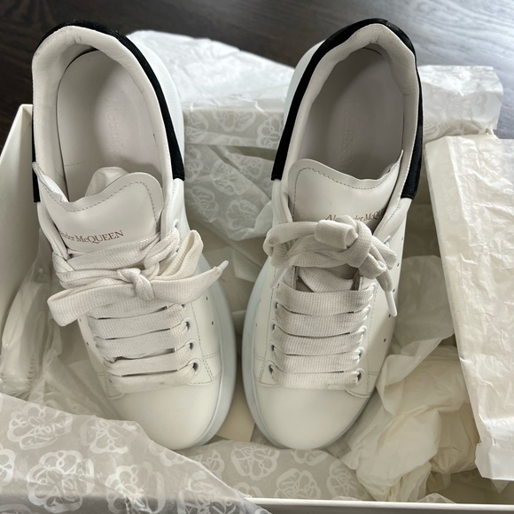 Alexander McQueen sneaker - Picture 2 of 3